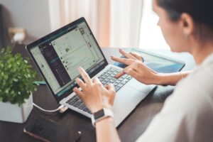 スマホを使って副業でスキルなしでも稼ぐ方法は？